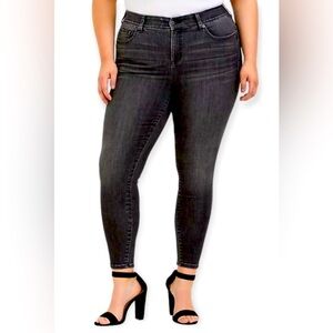 Torrid Bombshell Skinny Black Jean